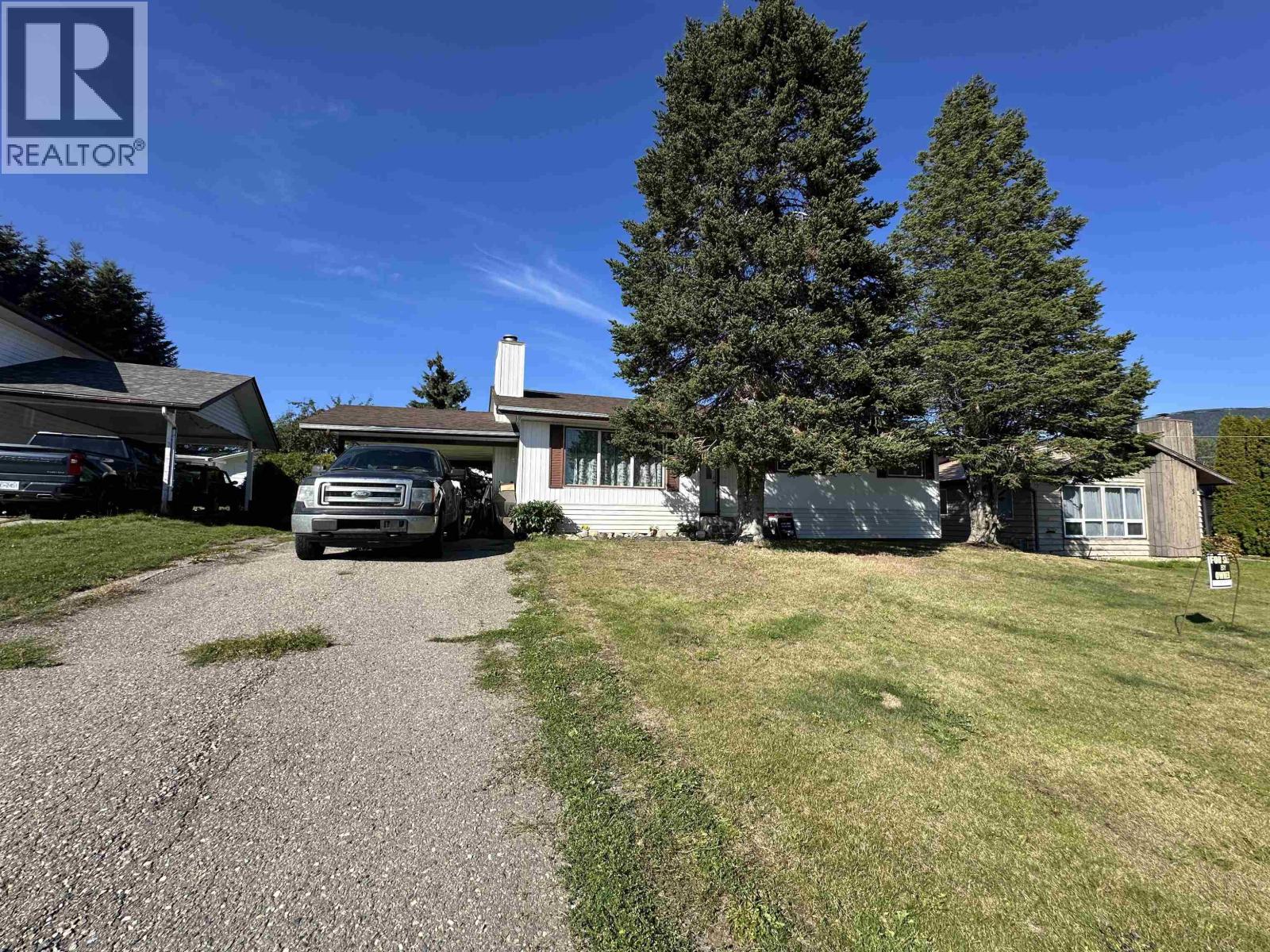 7 Scovil Pl, Mackenzie, BC V0J 2C0