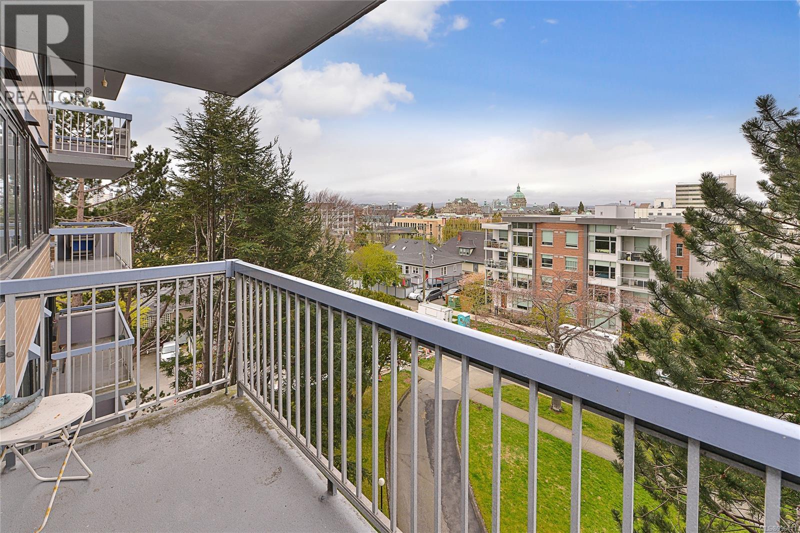 647 Michigan St Unit 502 St, Victoria, BC V8V 1S9