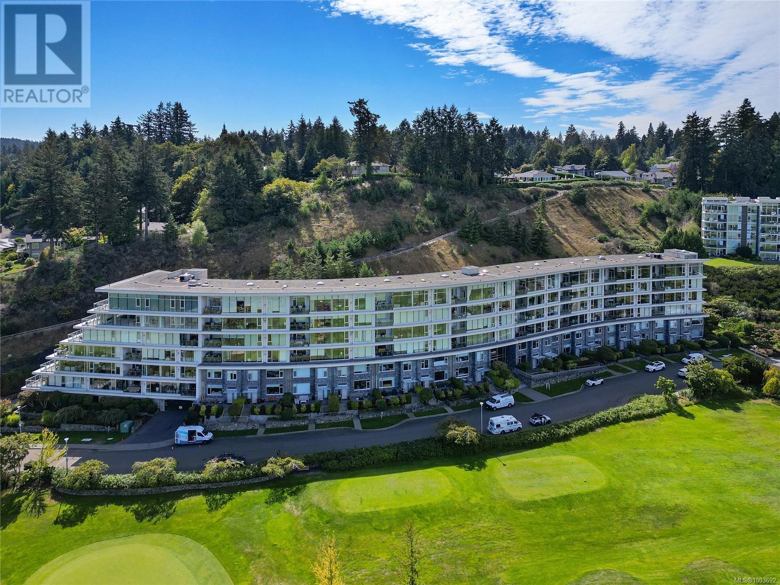 5332 Sayward Hill Cres Unit 505 Cres, Saanich, BC V8Y 3H8