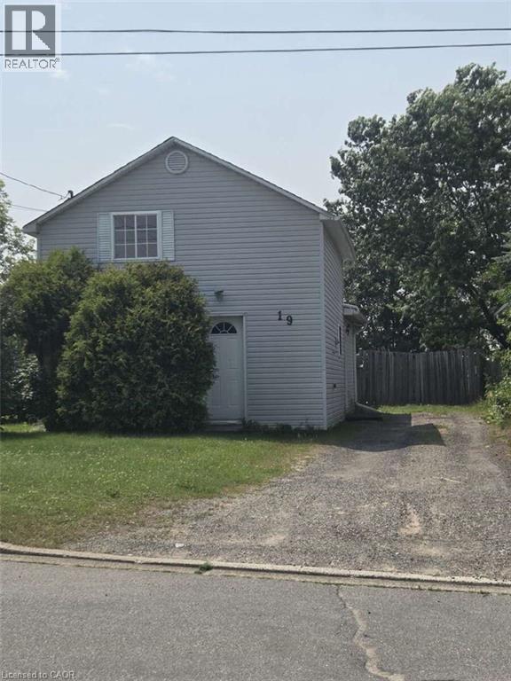 19 Lawrence St, Garson, ON P3L 1J7