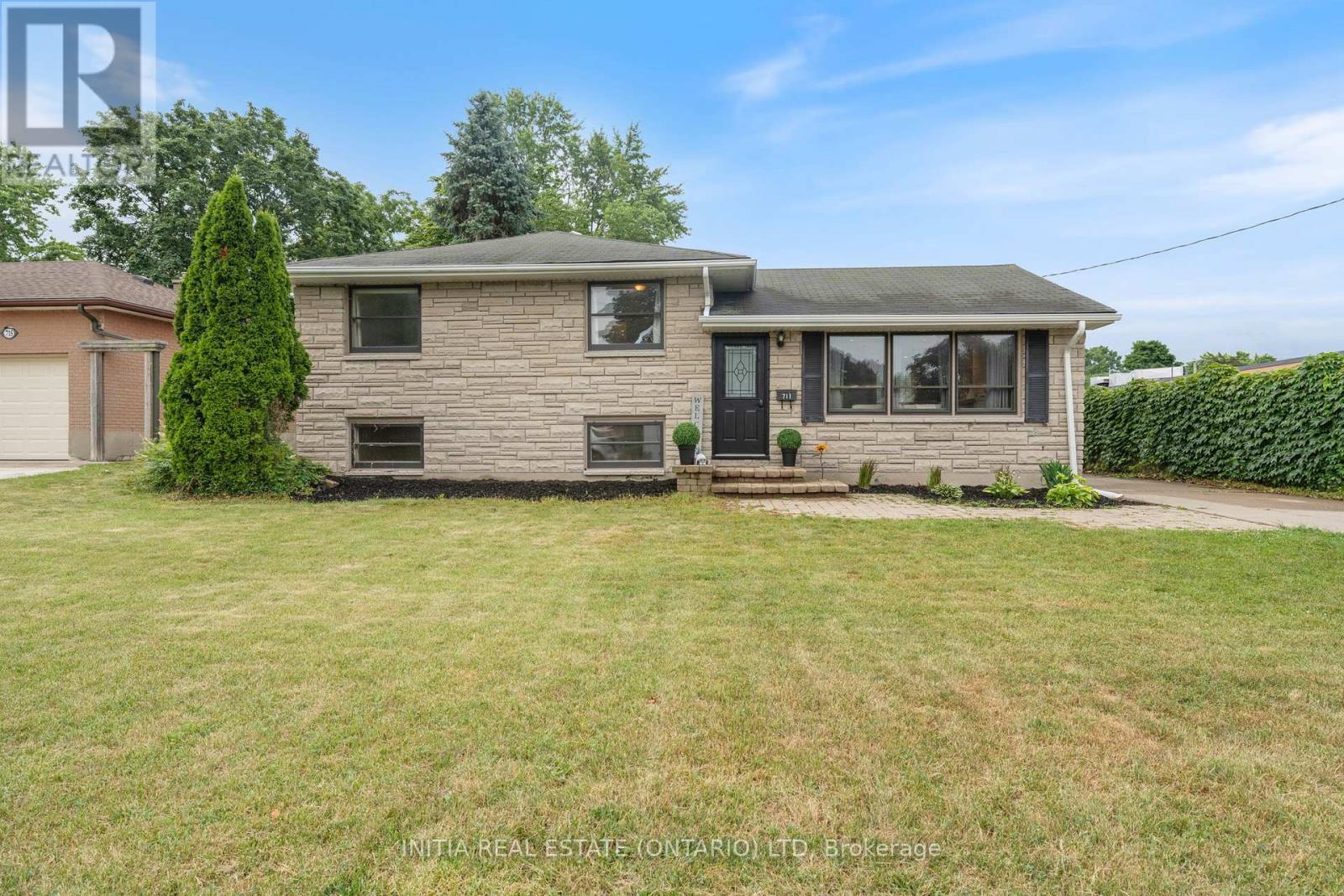 711 Cathcart Blvd, Sarnia, ON N7V 2N6