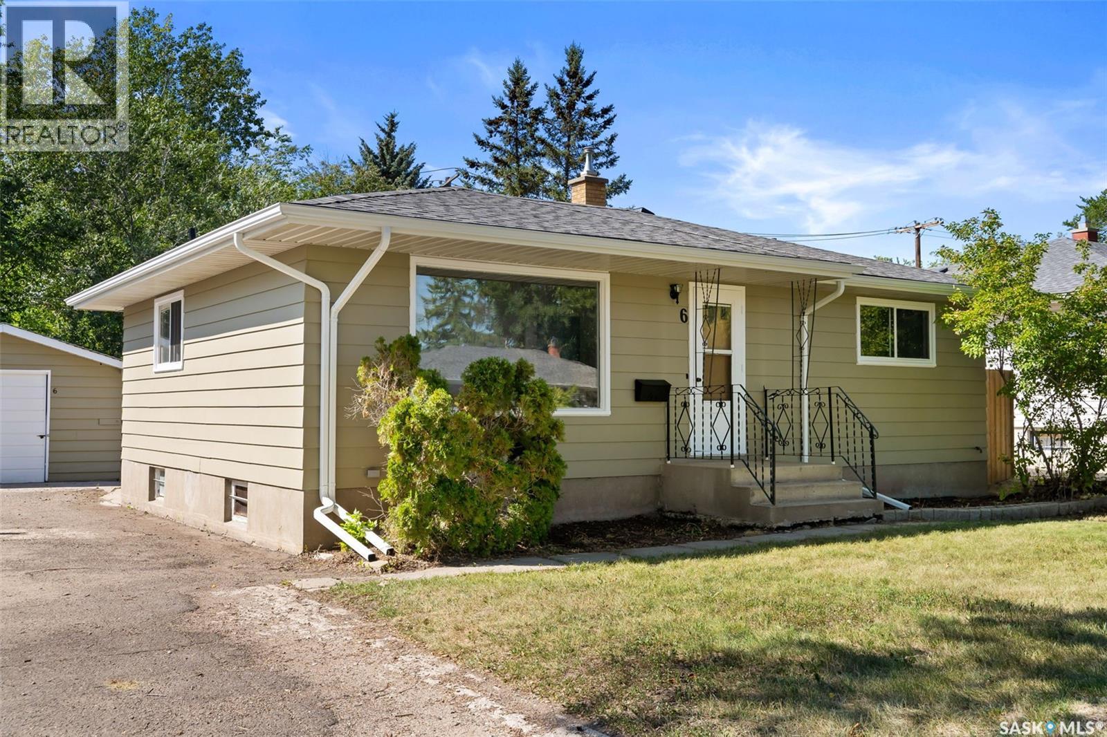 6 Stapleford Cres, Regina, SK S4R 4S4