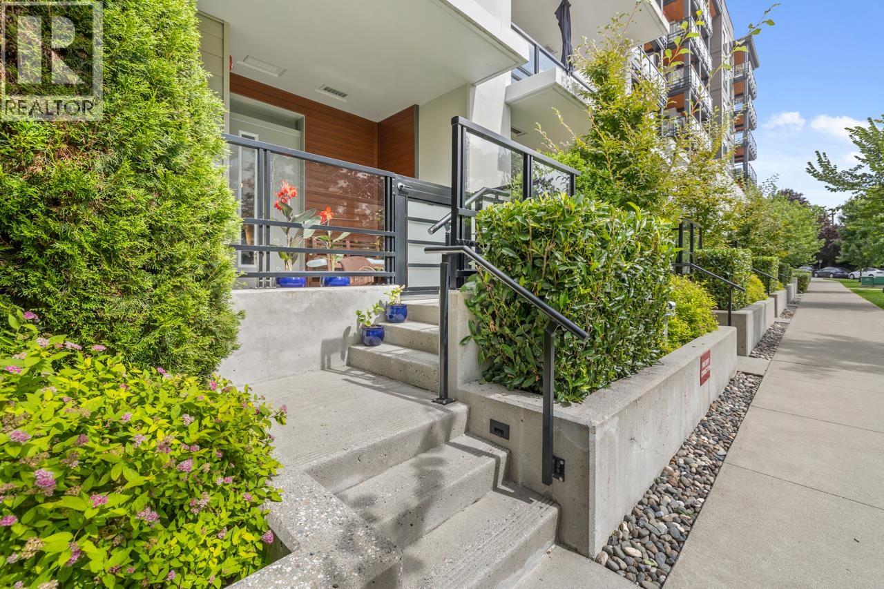128 E 8th St, North Vancouver, BC V7L 0H2