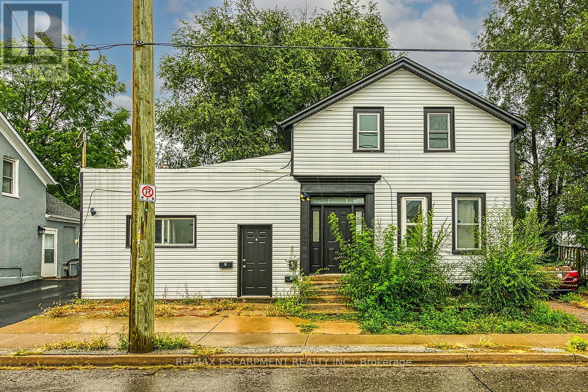 43 Centre St, St. Catharines, ON L2R 3A8