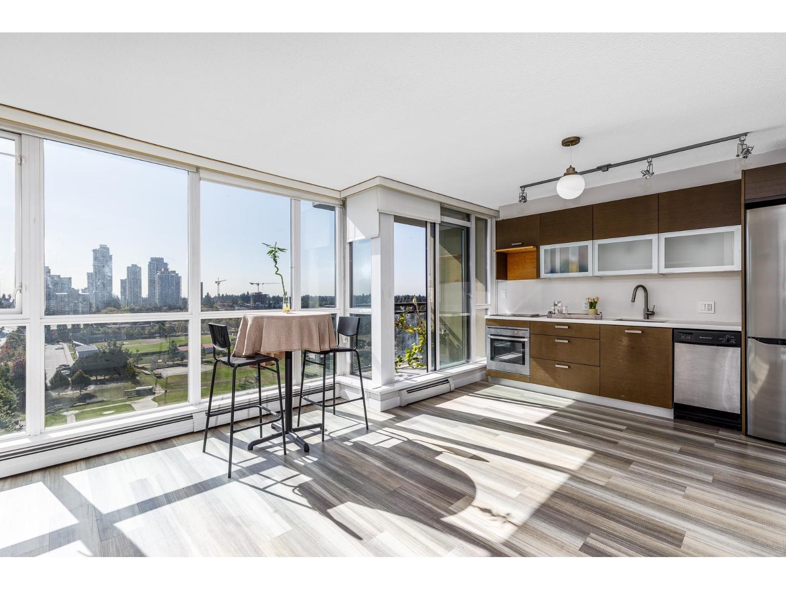 10777 University Drive Unit 1603, Surrey, BC V3T 0E6