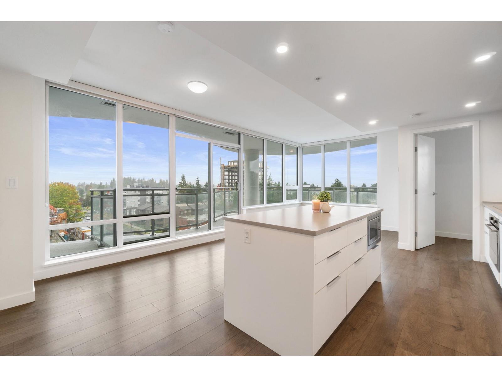 13318 104 Avenue Unit 801, Surrey, BC V3T 0R2