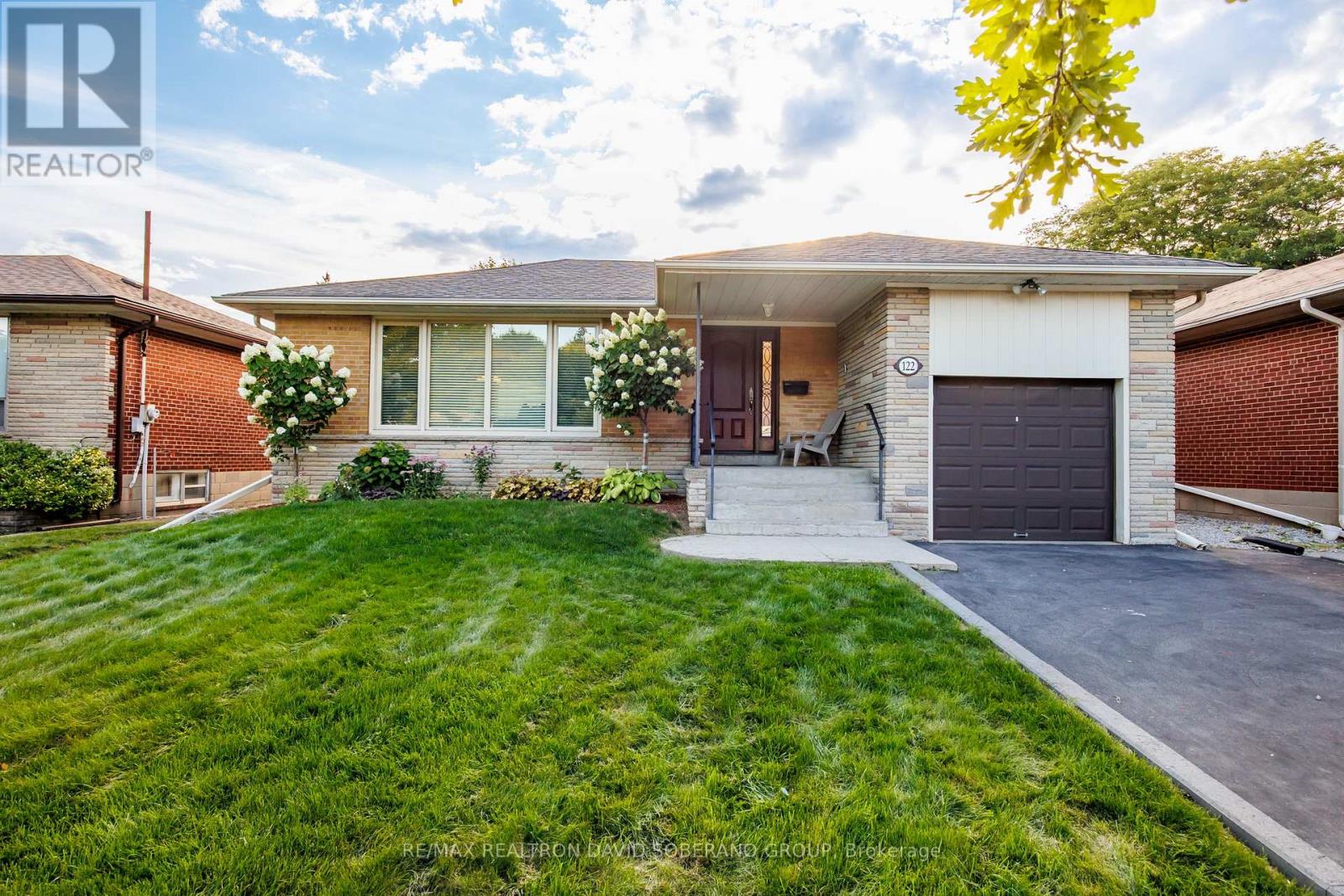 122 Collinson Blvd, Toronto Clanton Park, ON M3H 3C7
