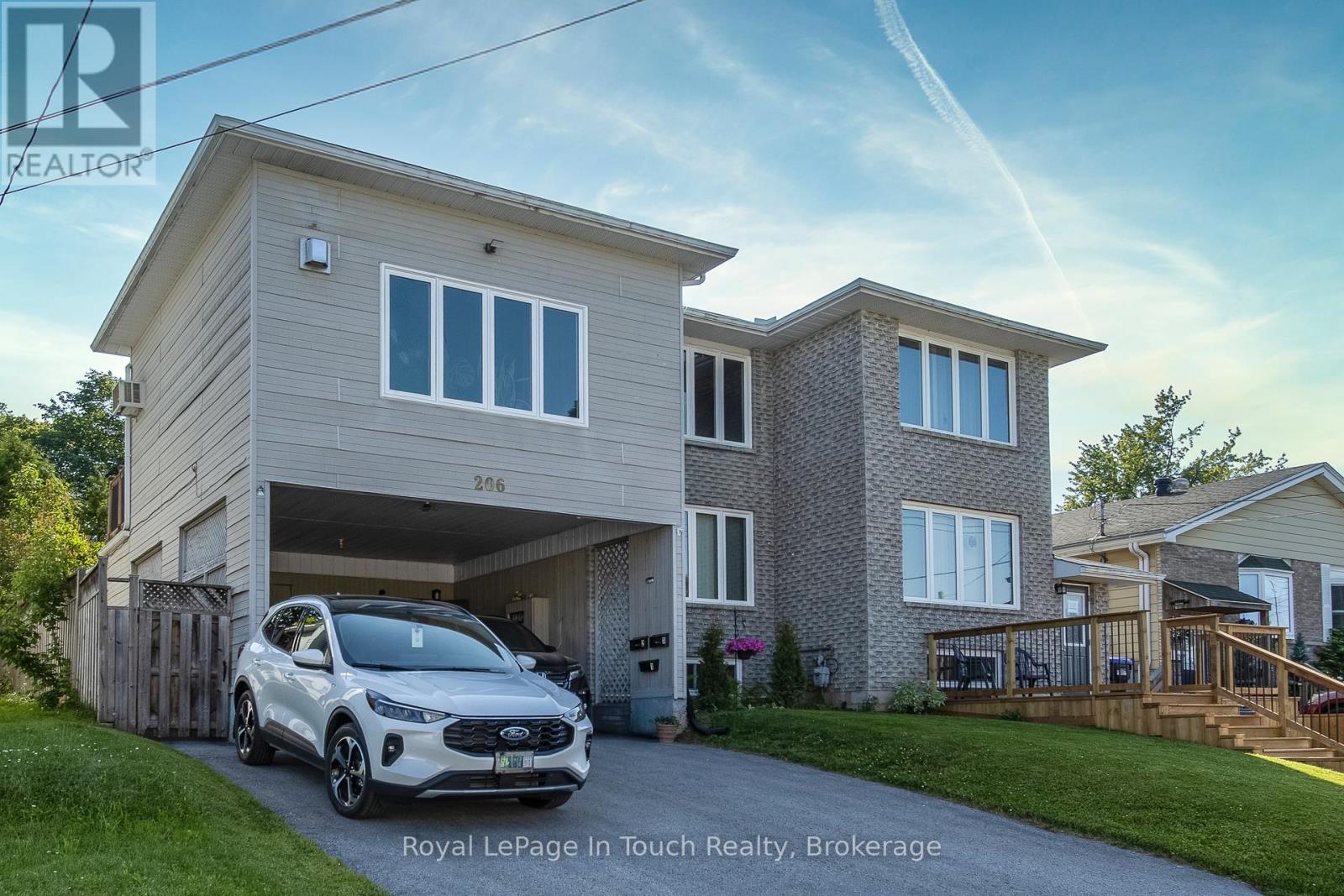 206 Lindsay St, Midland, ON L4R 2T9