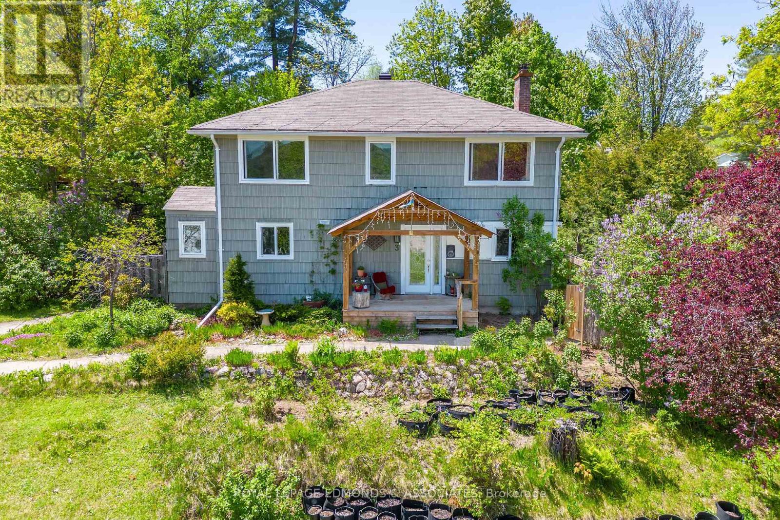 3 Huron St, Deep River, ON K0J 1P0