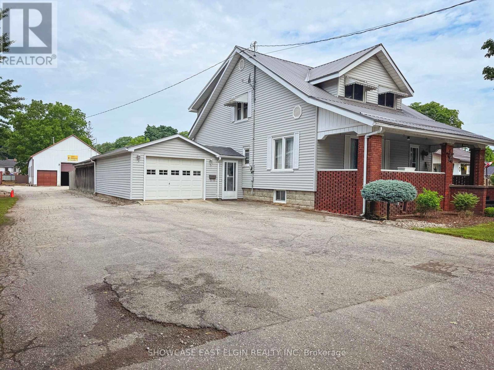 264 John St S, Aylmer, ON N5H 2E2