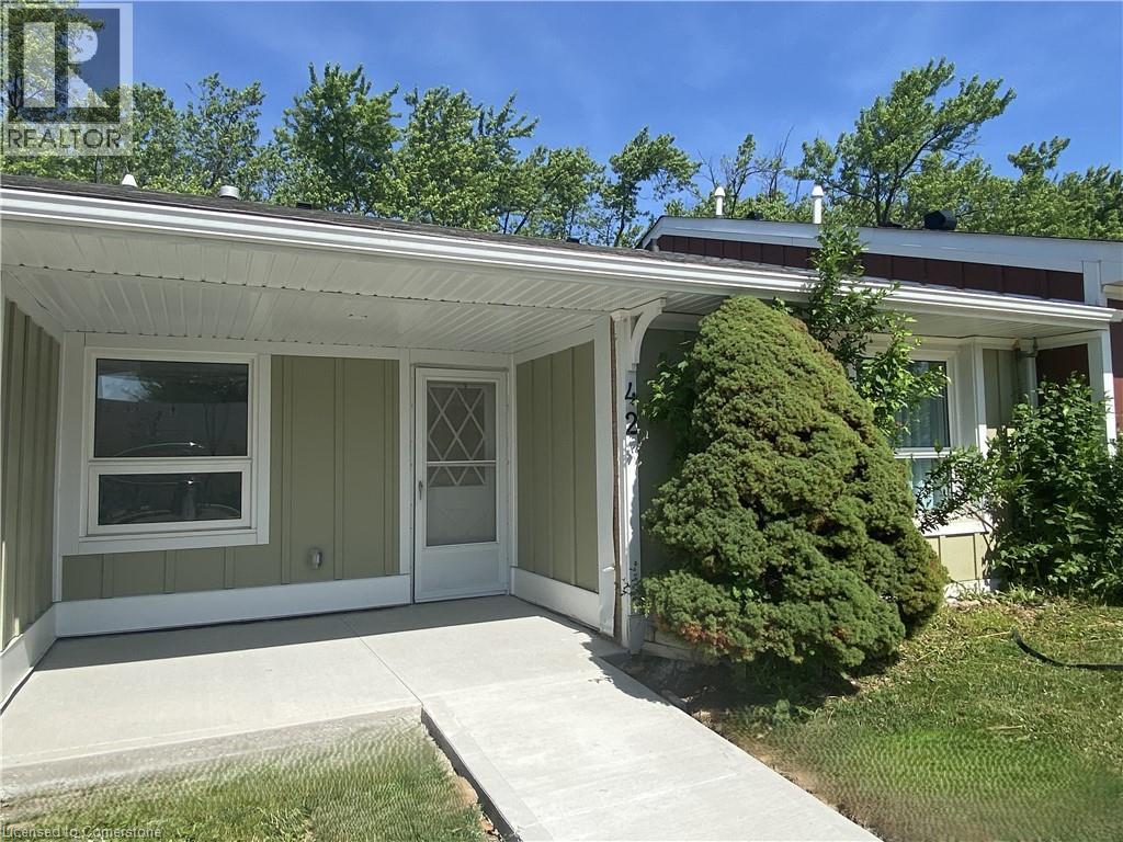 42 Szollosy Cir, Hamilton, ON L9B 1T8