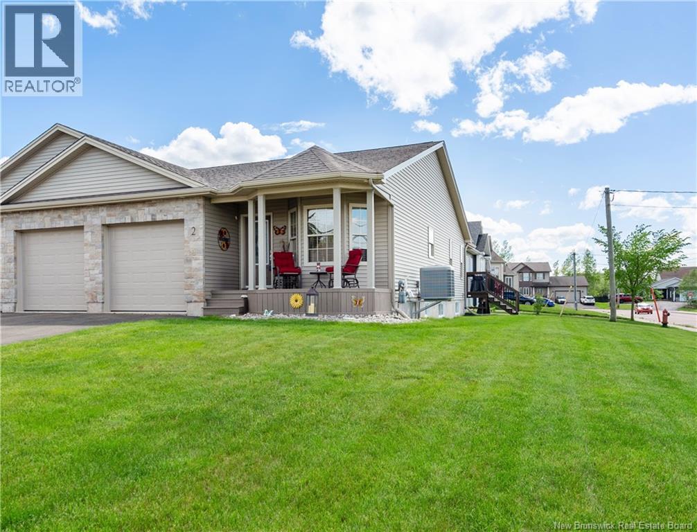 2 Thornhill Cres, Moncton, NB E1A 6B4