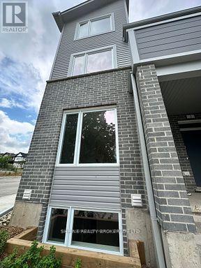1 990 Deveron Cres, London, ON N5Z 3X4