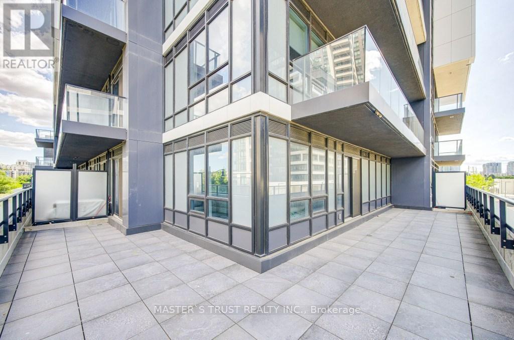 209 18 Water Walk Dr, Markham, ON L3R 6L5