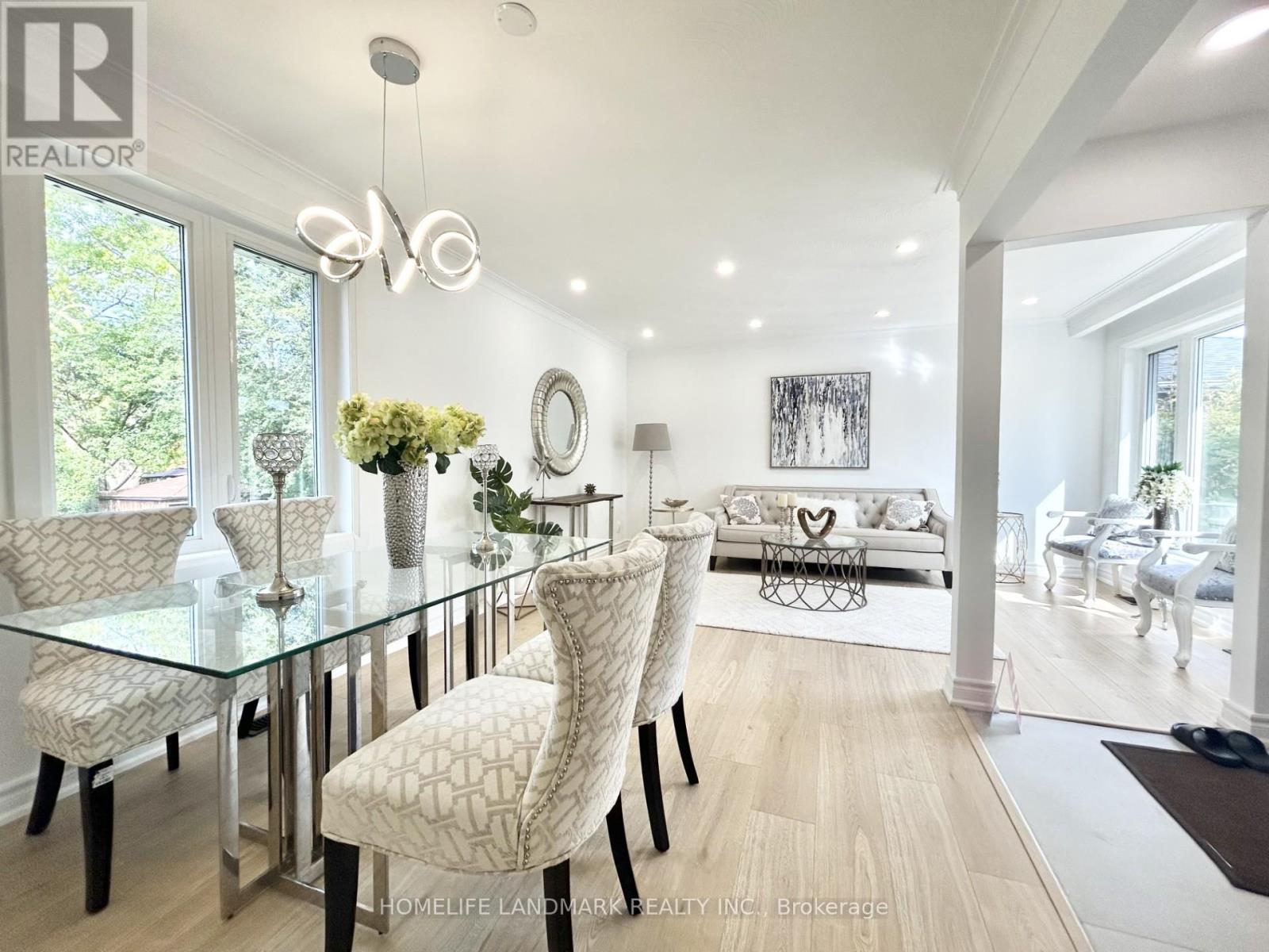 323 Elmwood Ave, Richmond Hill Harding, ON L4C 1L7
