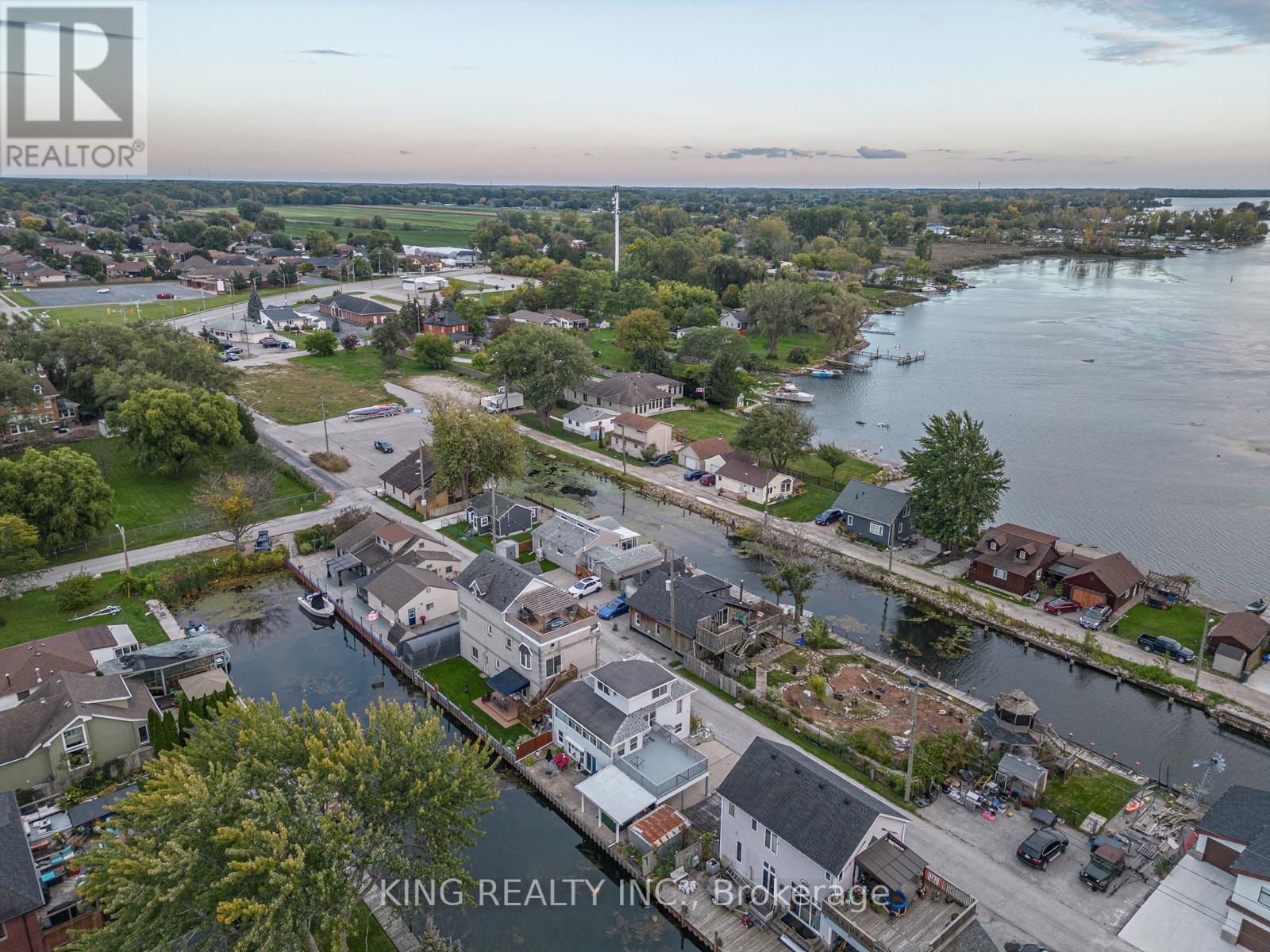 42 Wahneta Ave, Lasalle, ON N9J 1T7