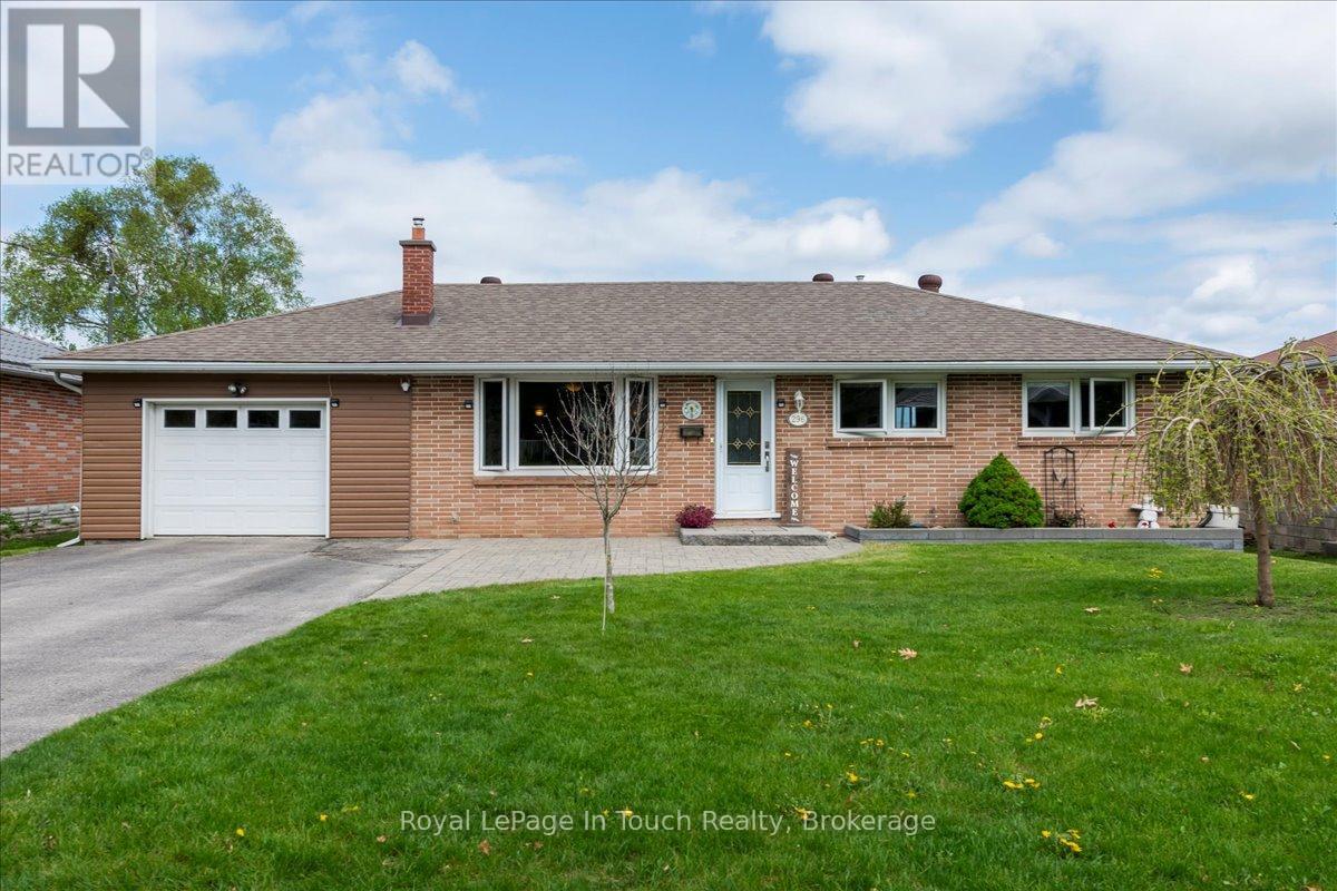 296 John St, Midland, ON L4R 2J5