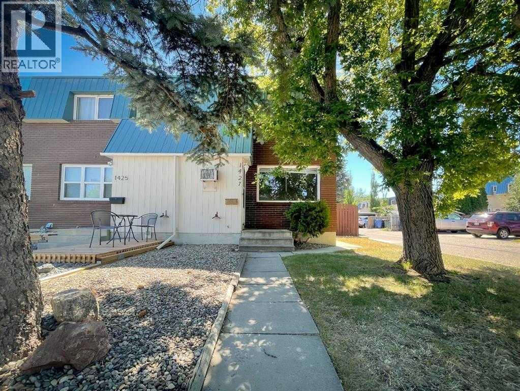 1427 Lakemount Blvd S, Lethbridge, AB T1K 3K3