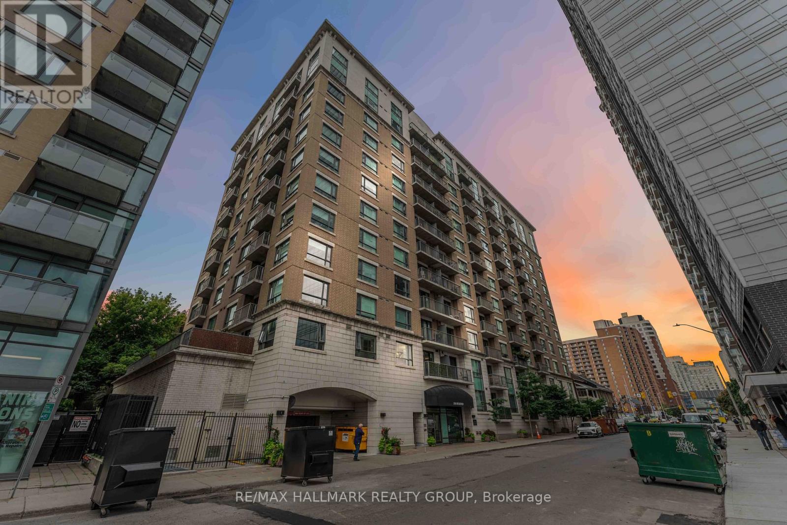 204 200 Besserer St, Ottawa, ON K1N 0A7
