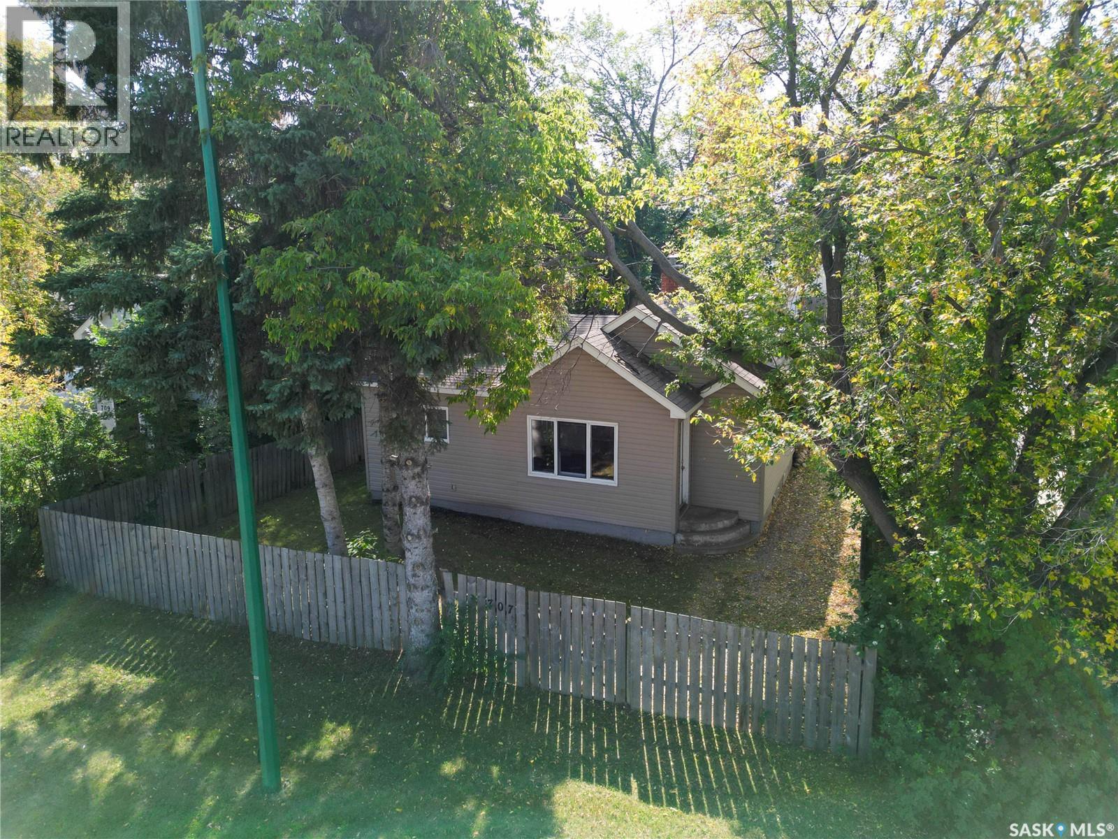 707 5 Street East, Prince Albert, SK S6V 0M5