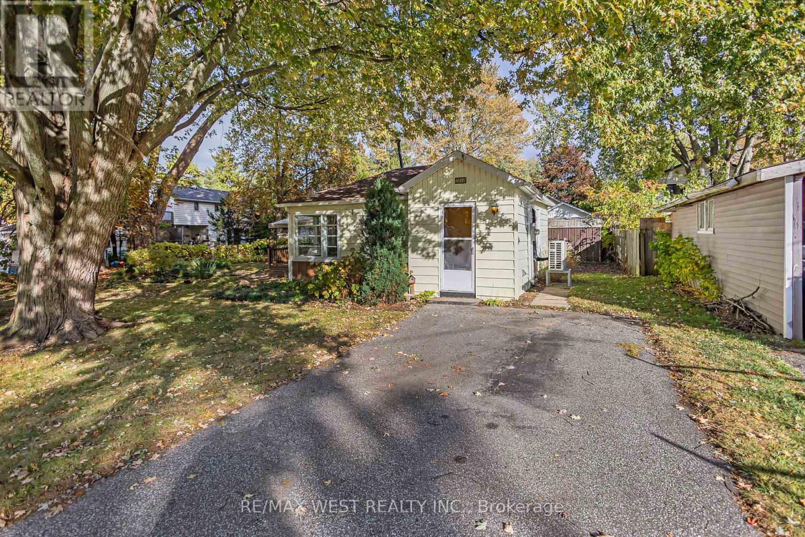 2018 Yonge St, Sarnia, ON N0N 1C0