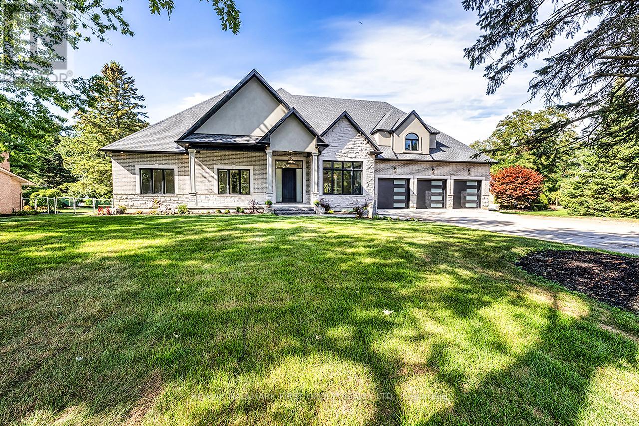 10 Philips Rd, Whitby, ON L1M 1G7