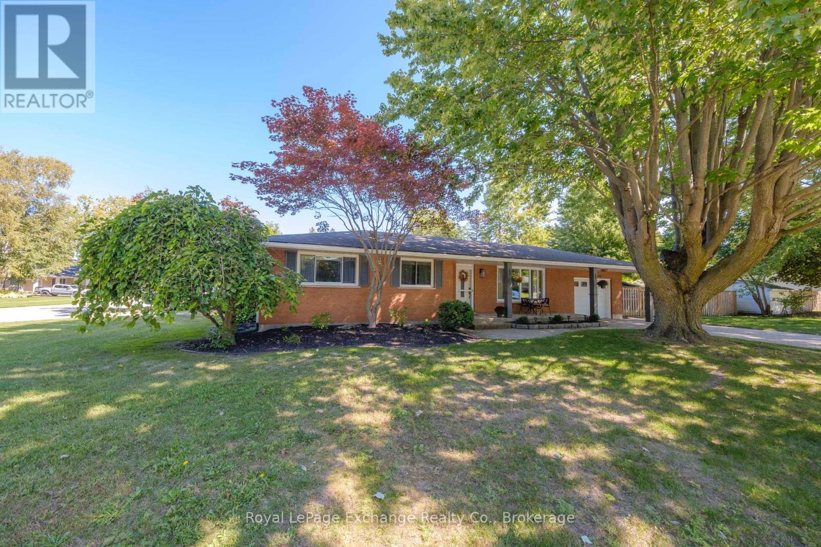577 James St, Saugeen Shores, ON N0H 2C1