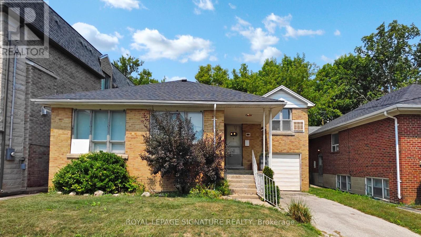 174 Caribou Rd, Toronto, ON M5N 2B6