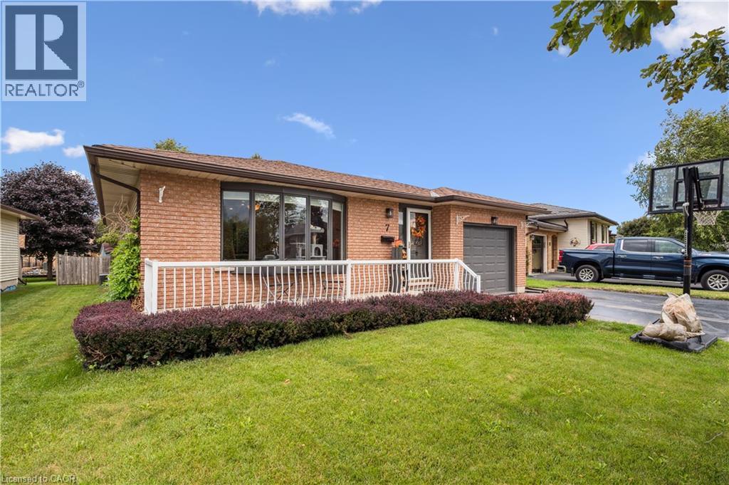 7 Eastview Dr, Wellington North, ON N0G 1A0