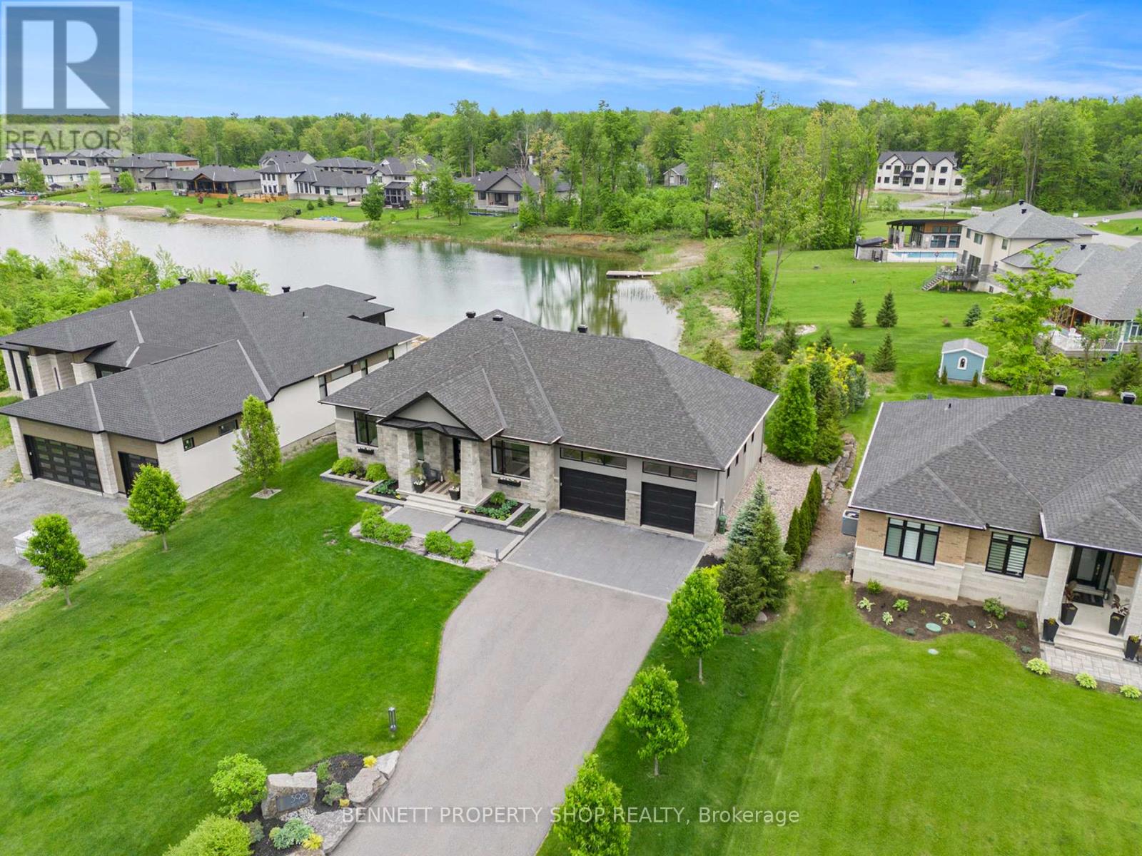 396 Shoreway Dr, Ottawa, ON K4P 0G2