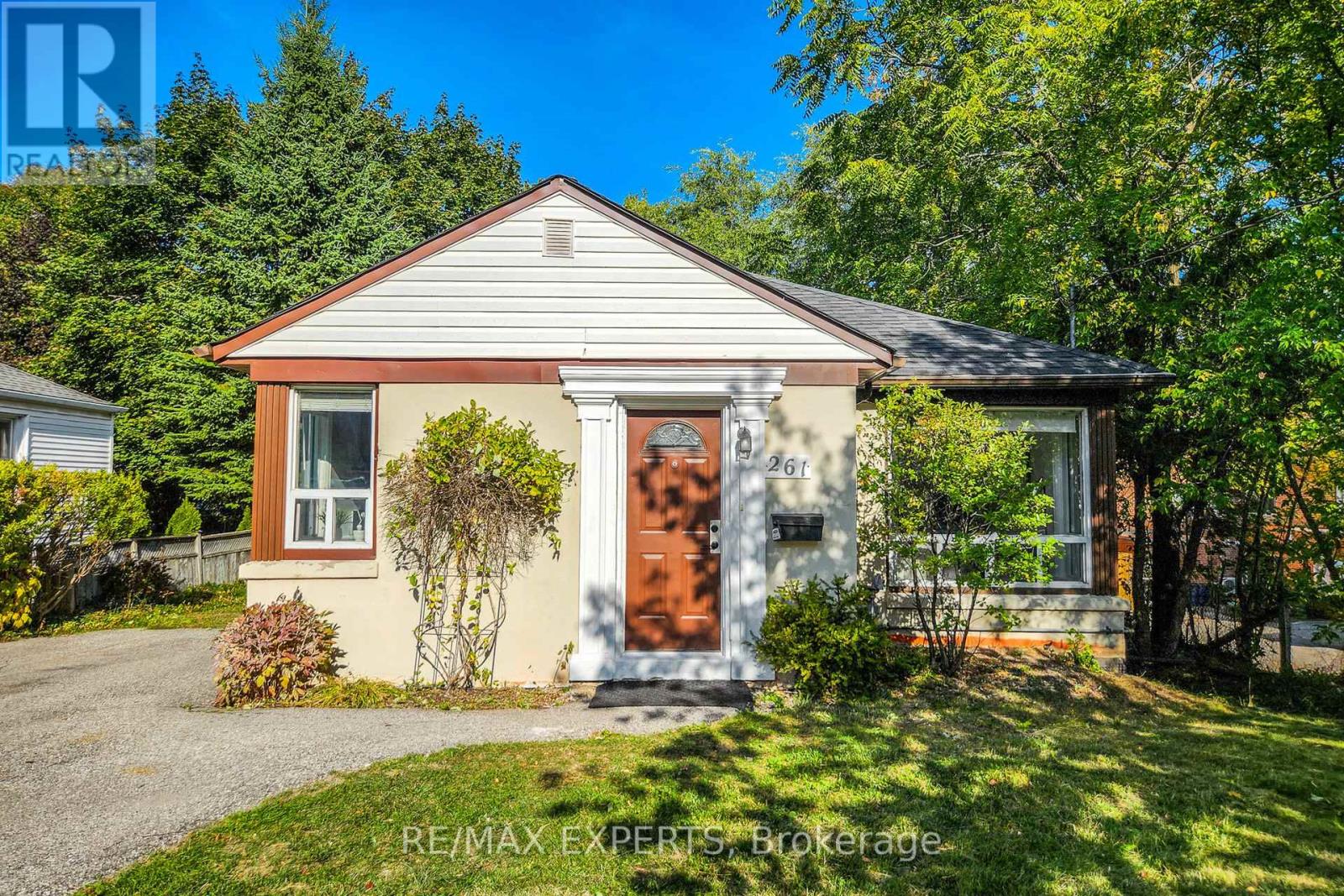 261 Helmer Ave, Newmarket, ON L3Y 4L8