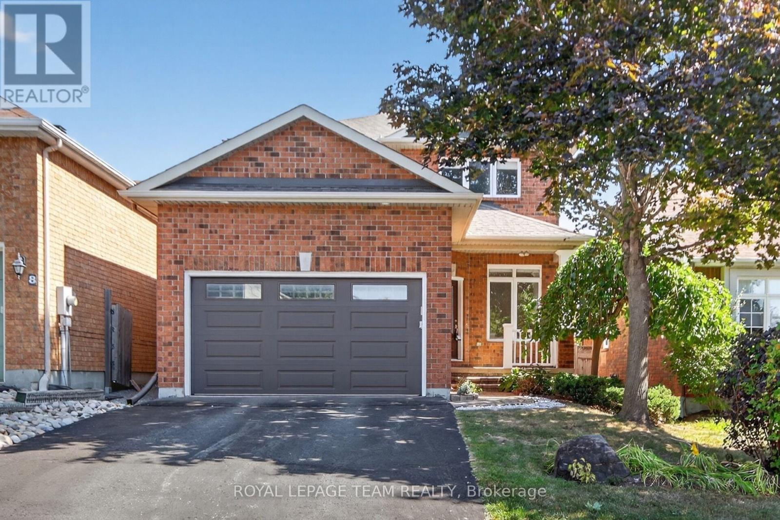 6 Stonecroft Ter, Ottawa, ON K2K 2T9