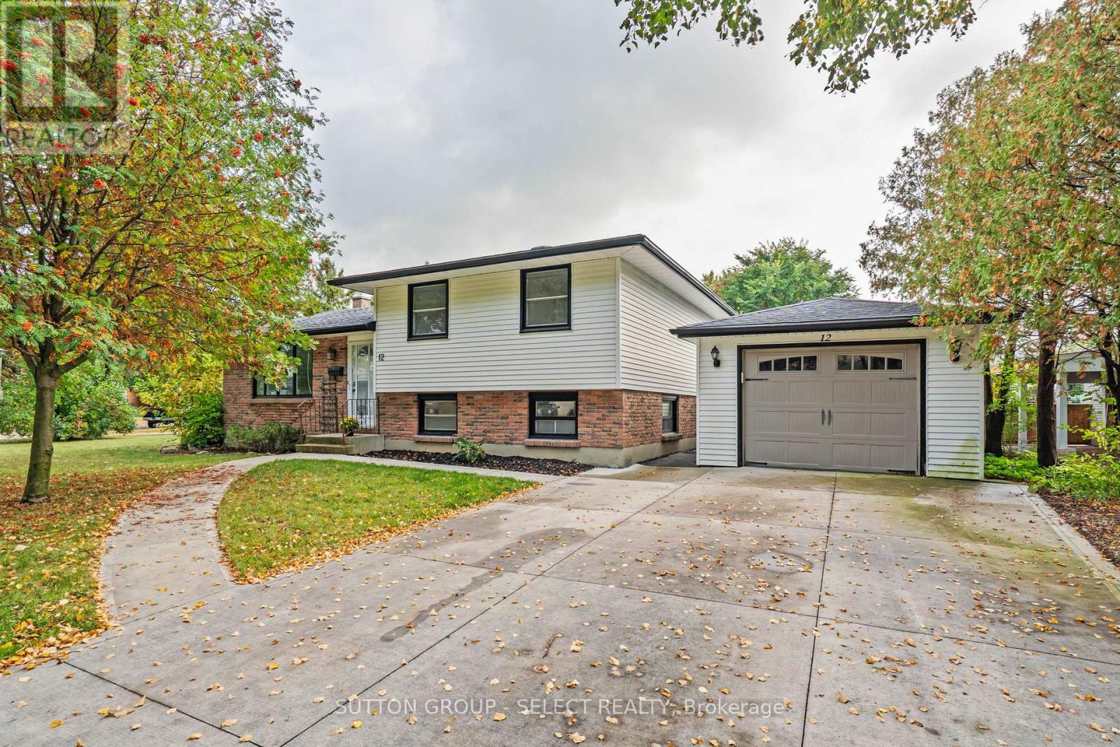 12 Kinburn Cres, London, ON N6E 1J2