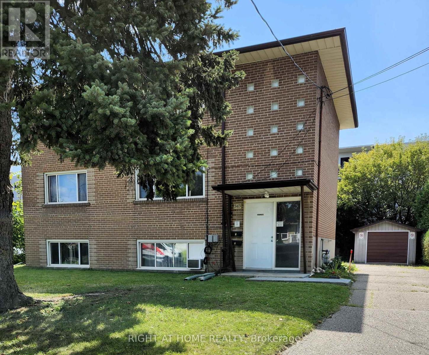343 Frontenac Ave, Oshawa, ON L1J 2A7