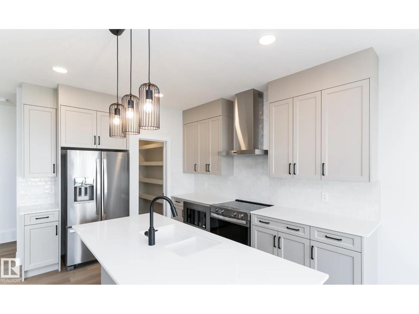 3218 Dixon Way SW, Edmonton, AB T6W 5L3