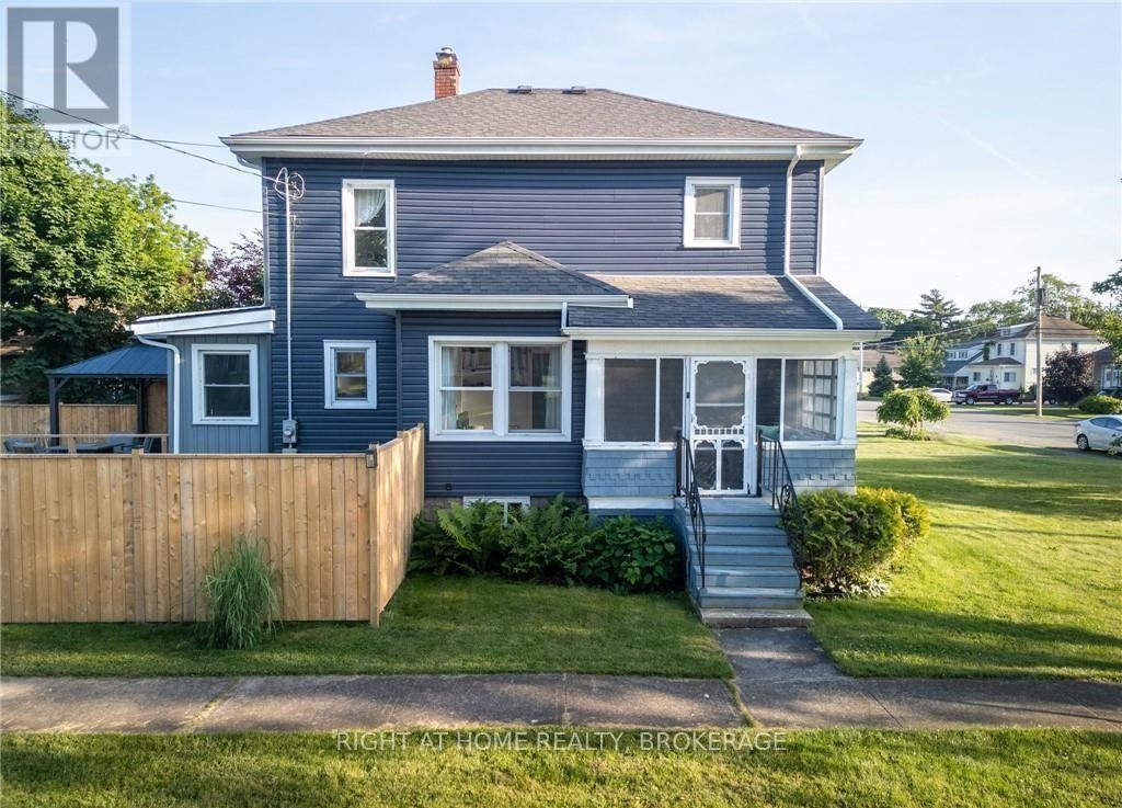 129 Forest Ave, Port Colborne, ON L3K 5E5