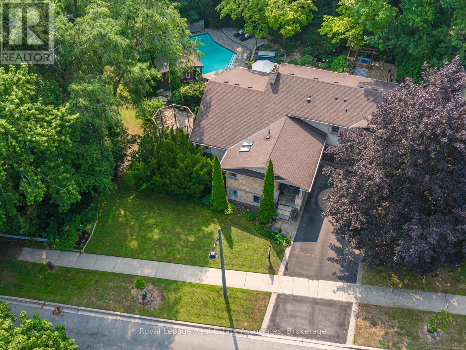 1046 Springhill Dr, Mississauga, ON L5H 1M9