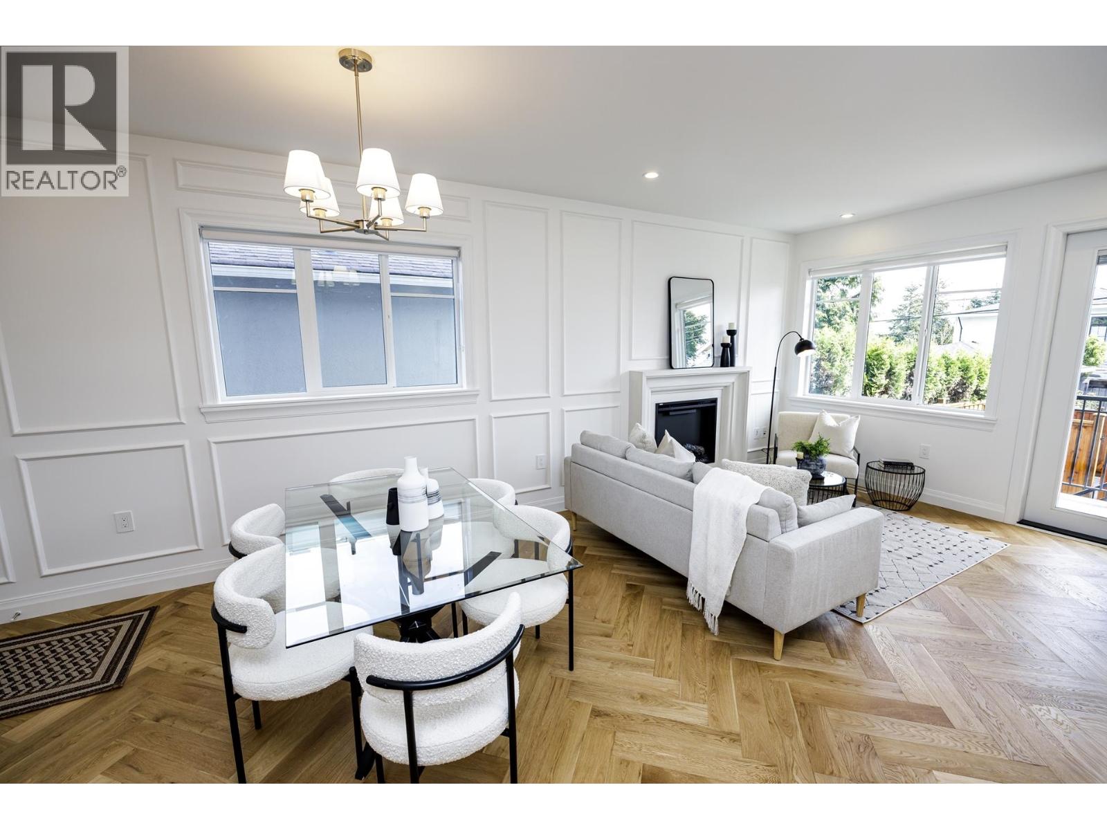 261 E 23rd St, North Vancouver, BC V7L 3E4