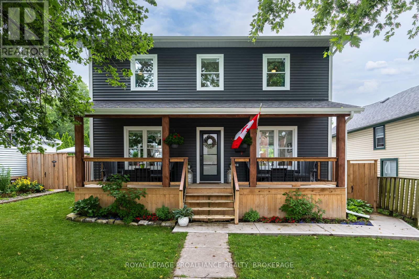 131 John St, Gananoque, ON K7G 1A6
