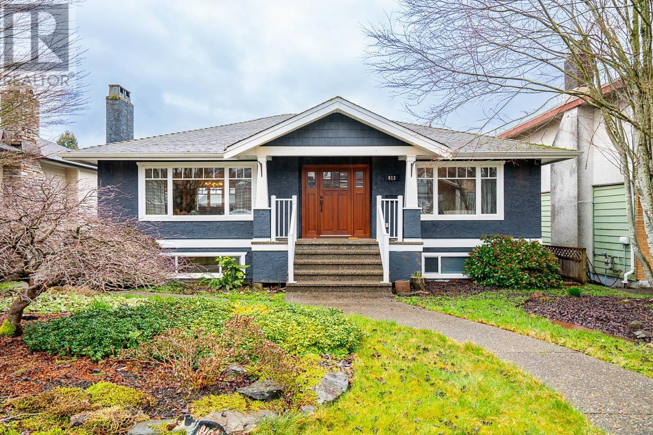 613 E 7th St, North Vancouver, BC V7L 1S5