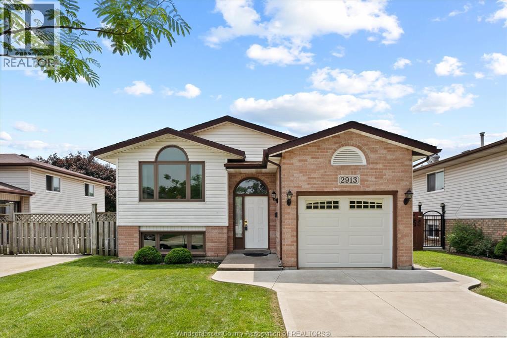 2913 Robillard Cres, Windsor, ON N8W 5L2