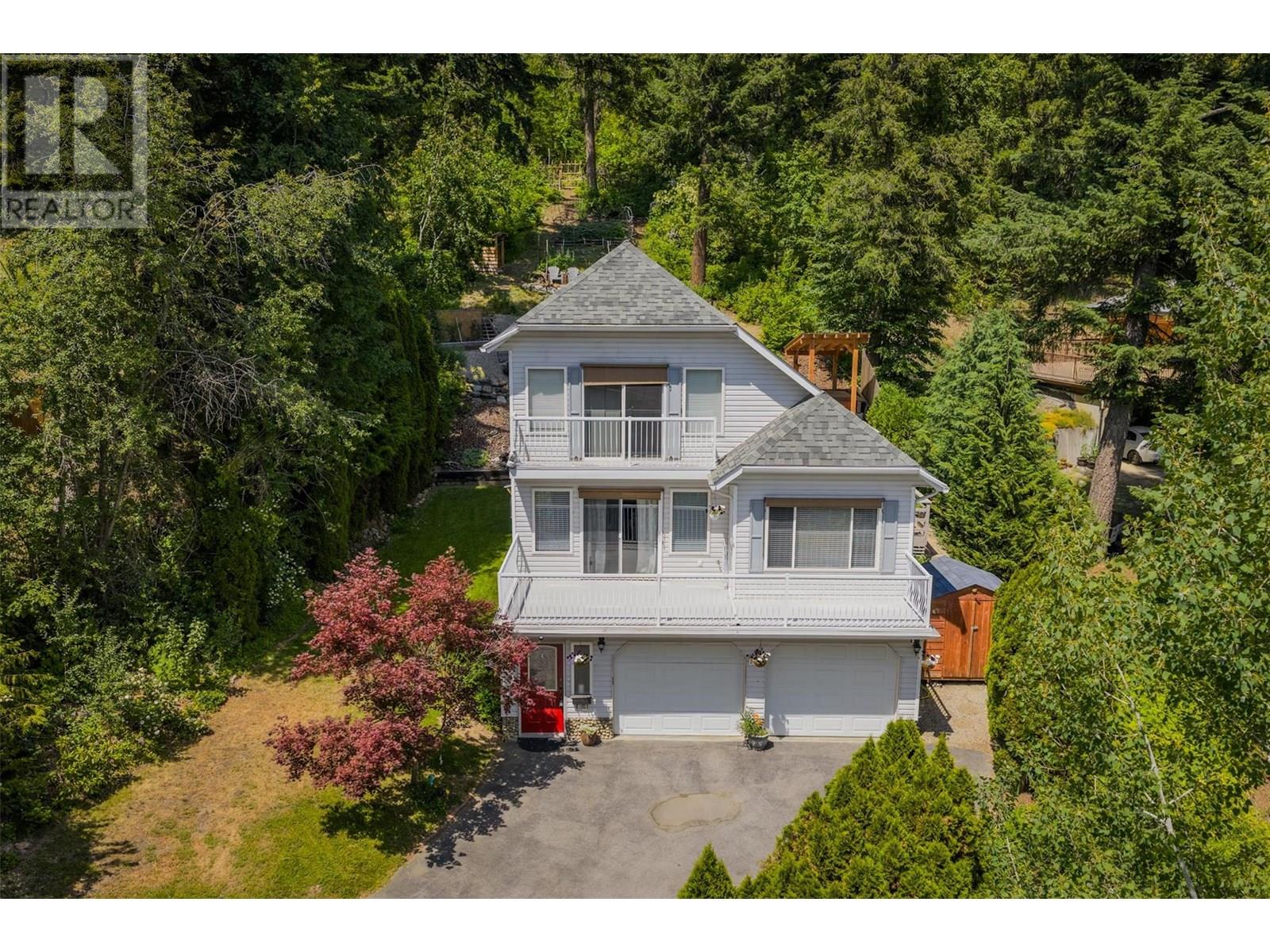 1105 Christie Rd, Montrose, BC V0G 1P0