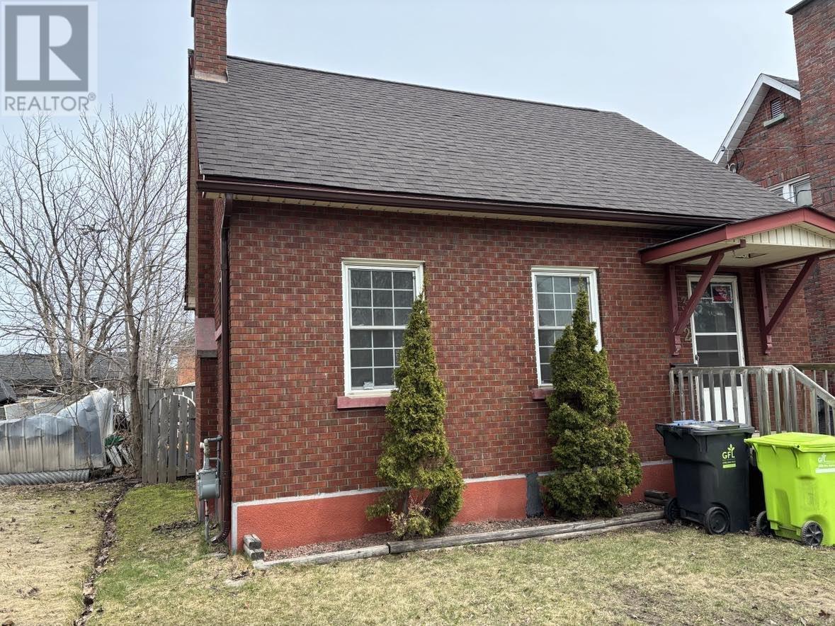302 Sixth Ave, Sault Ste. Marie, ON P6C 4K8