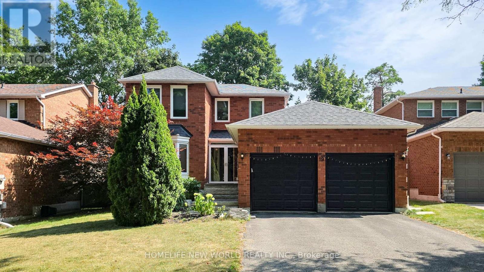 19 Chadburn Cres, Aurora, ON L4G 4V6
