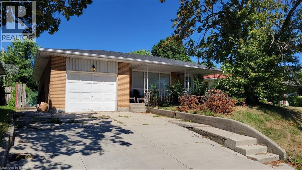 698 W 5th St, Hamilton, ON L9C 3R2
