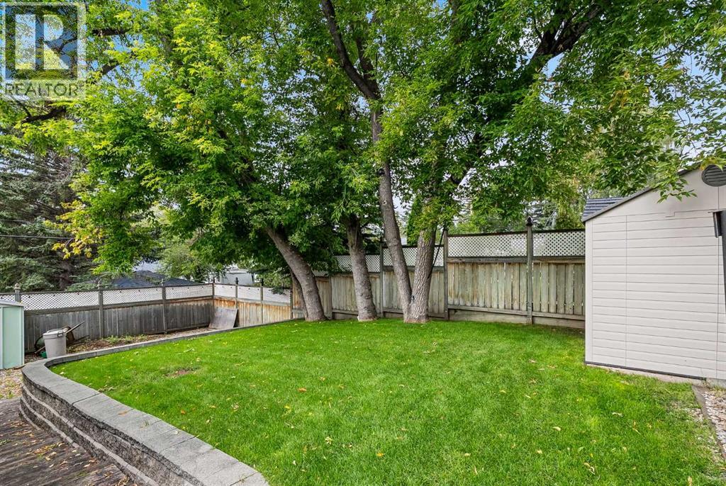 6407 Dalton Dr NW, Calgary, AB T3A 1E1