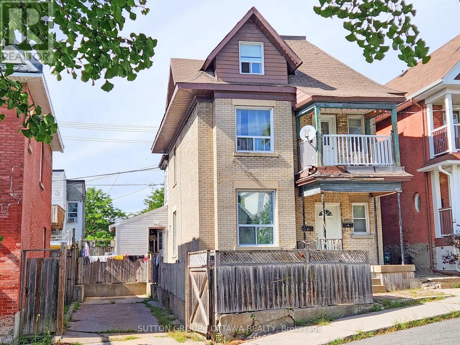 139 Eccles St, Ottawa, ON K1R 6S7
