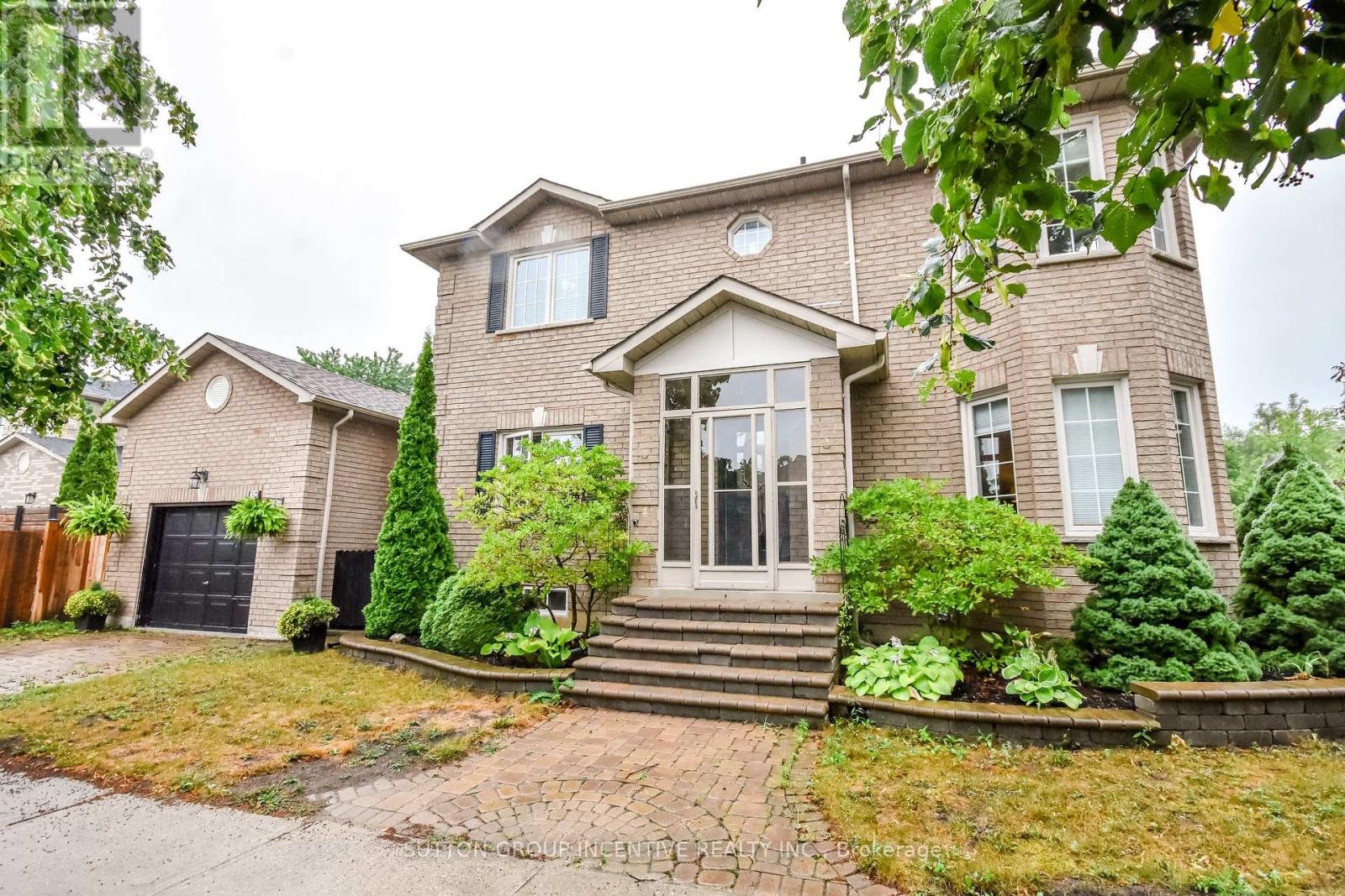 30 Bruce Cres, Barrie, ON L4N 8P6