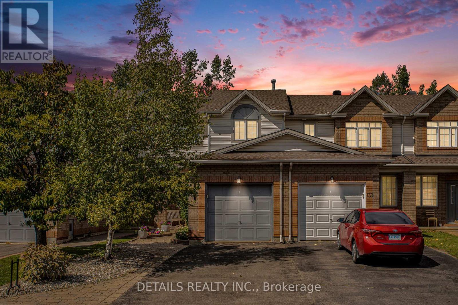 141 Duntroon Cir, Ottawa, ON K1T 4C7
