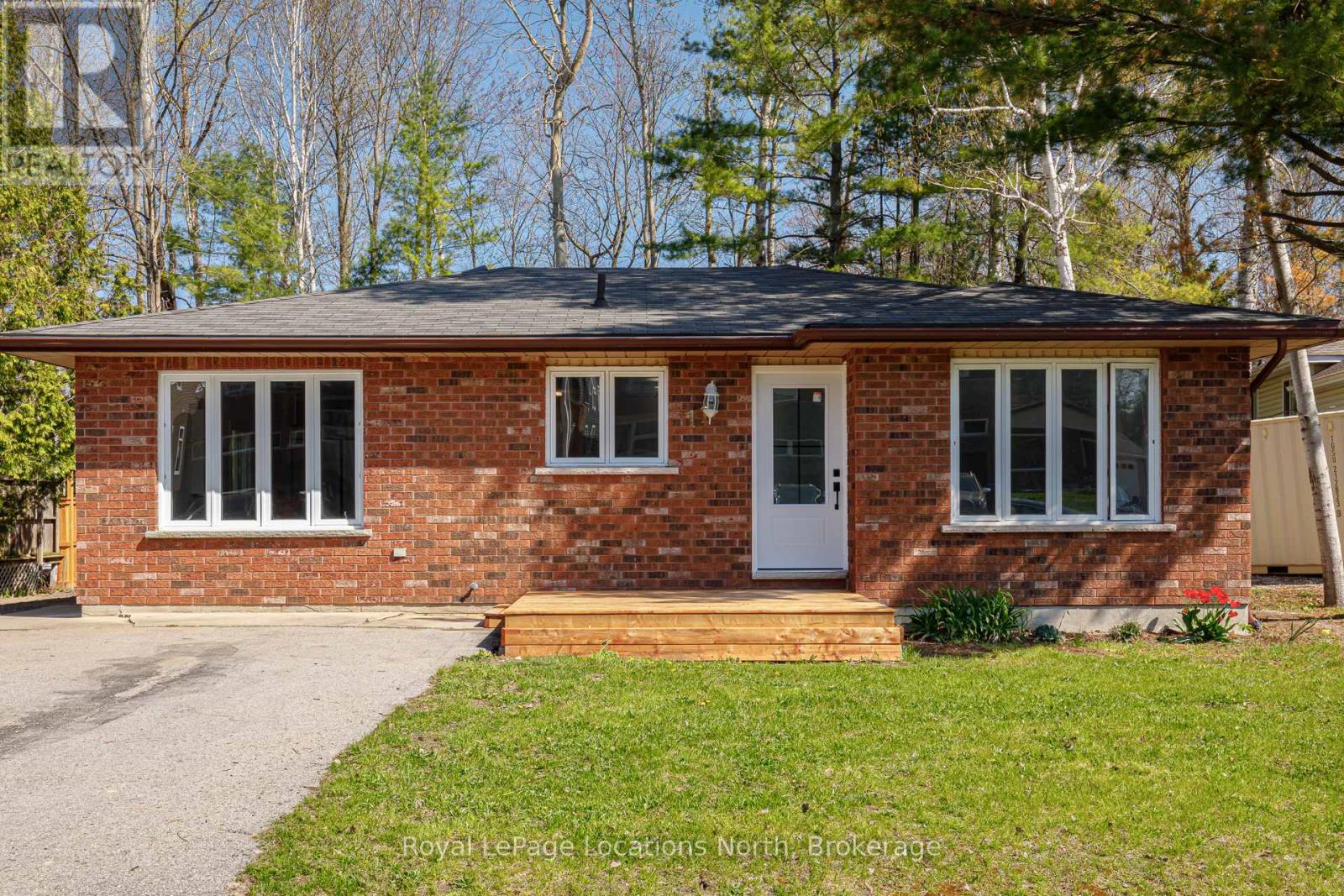 11 Lisbon Ct, Wasaga Beach, ON L9Z 1L2